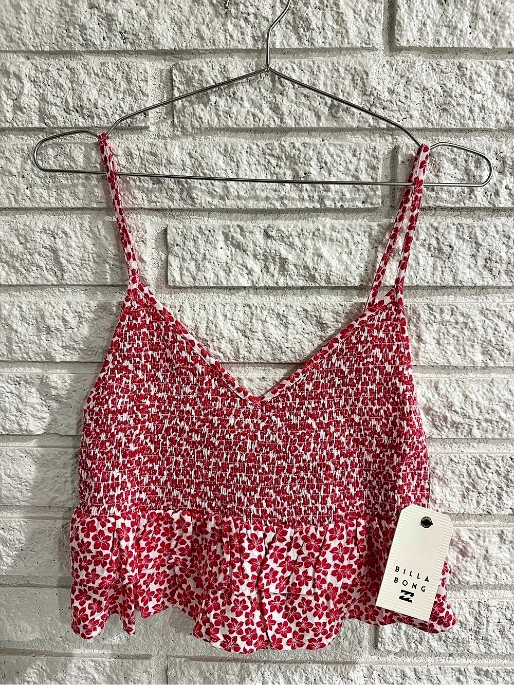 Billabong Stay Cool Floral Smocked Cami in Red & White Size Large NWT